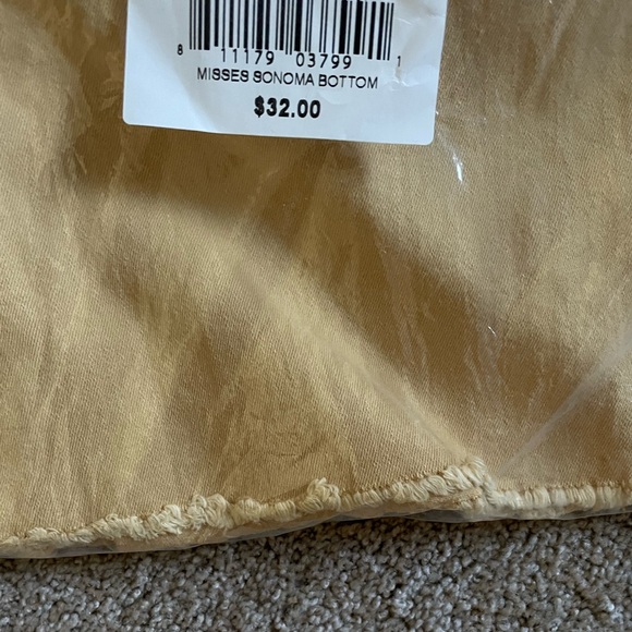 Sonoma NWT High Rise Button Fly Yellow Raw Hem Shorts perfect for summer Size:12 - Picture 10 of 10